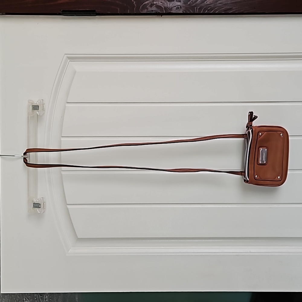EUC NINE WEST CROSSBODY